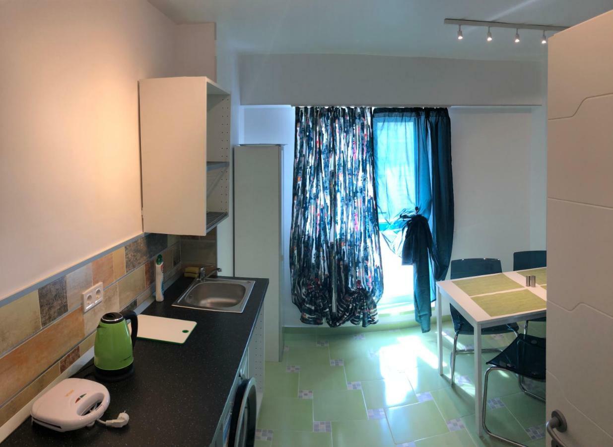 Green Apartment 6 Bukares Bagian luar foto