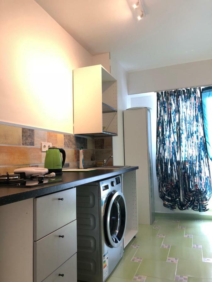 Green Apartment 6 Bukares Bagian luar foto