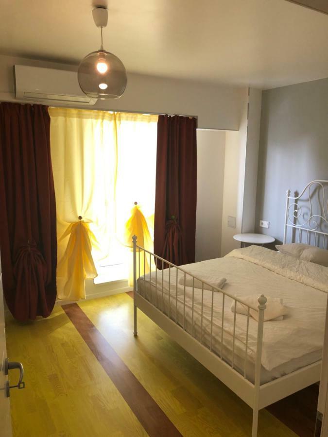 Green Apartment 6 Bukares Bagian luar foto