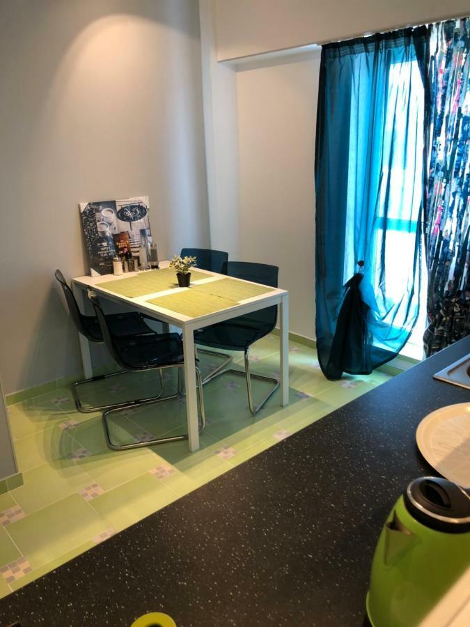 Green Apartment 6 Bukares Bagian luar foto