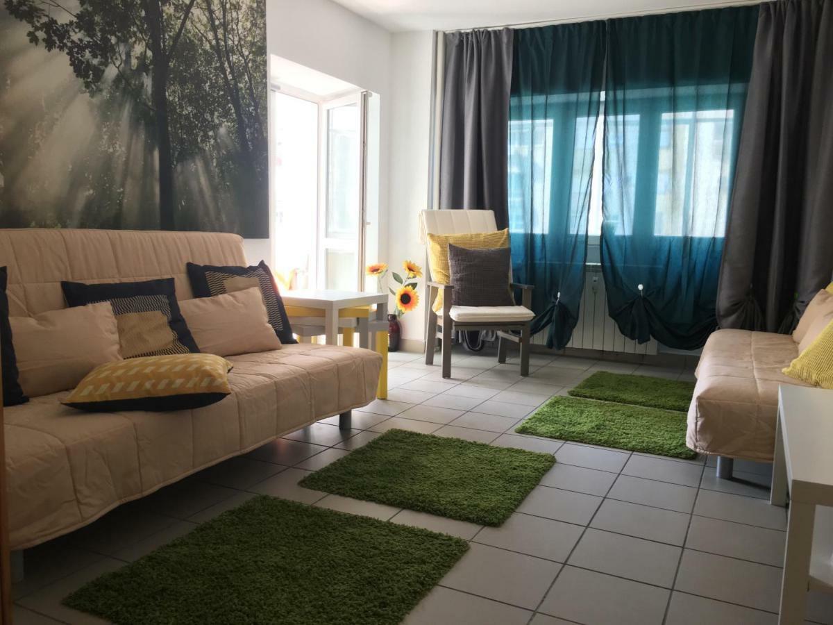 Green Apartment 6 Bukares Bagian luar foto