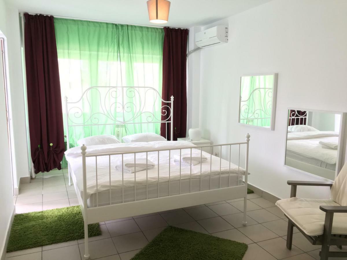 Green Apartment 6 Bukares Bagian luar foto